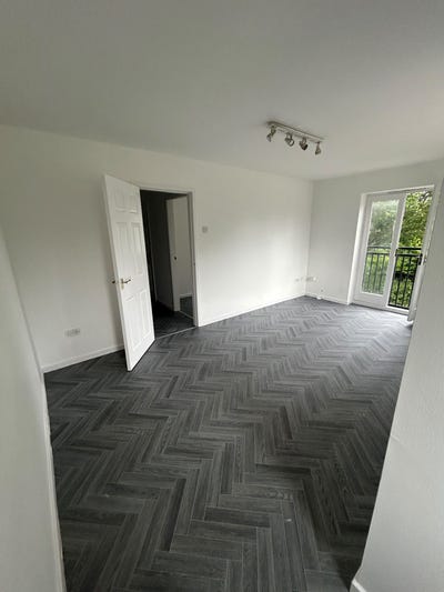 2 Bedroom Flat to rent Main Photo