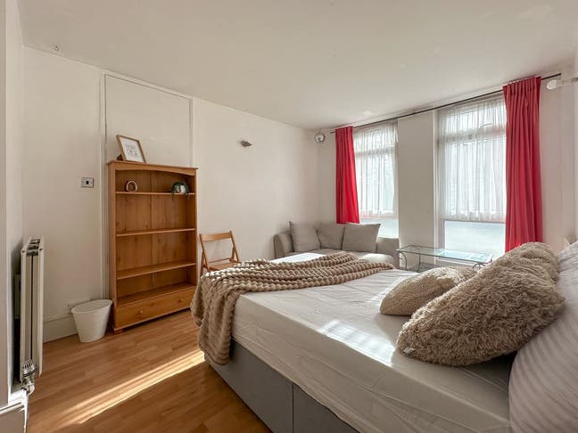 Last Room Available in a lovely flat Main Photo