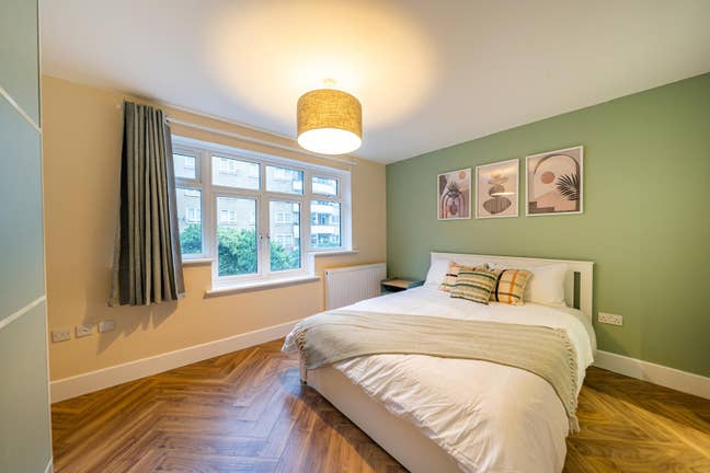 🌟 Huge En suite Double Room | Professional House  Main Photo