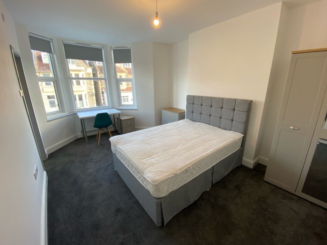Large En-Suite Room Bills Included Main Photo