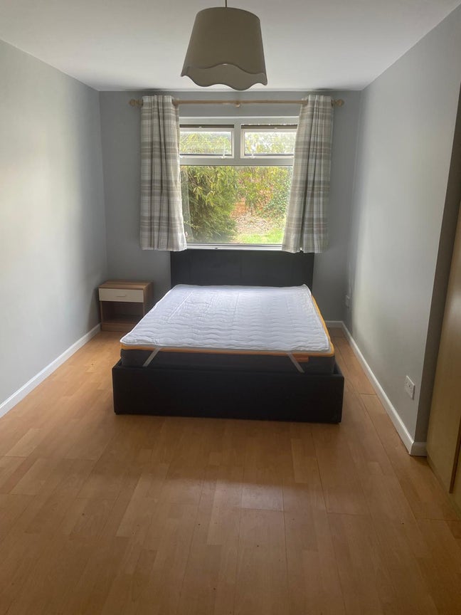 Large room inclusive of all bills  Main Photo