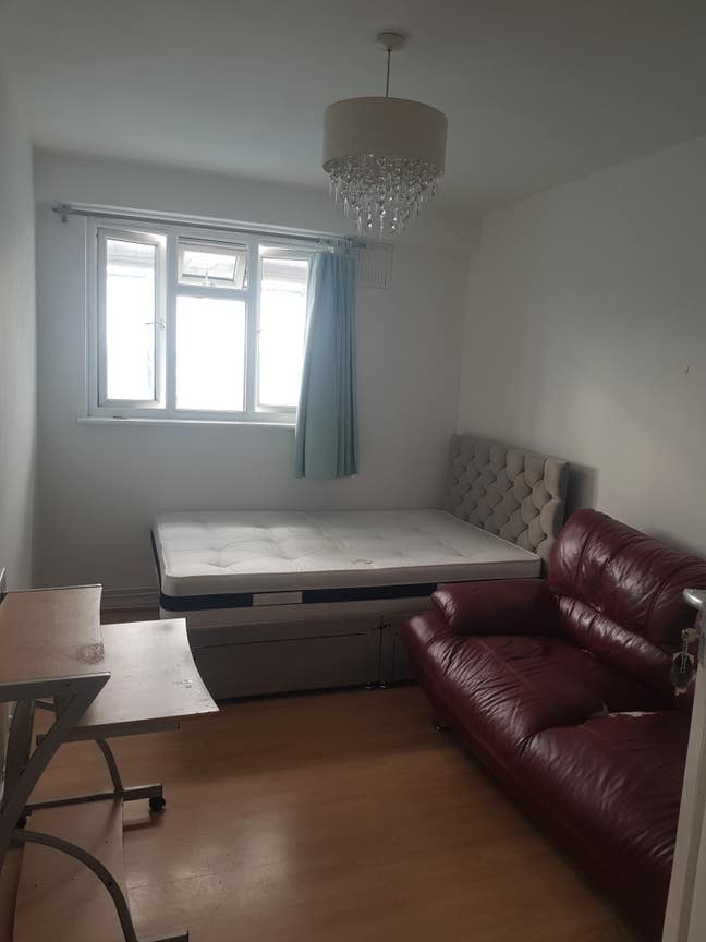 Big double bedroom available in Tooting Broadway  Main Photo