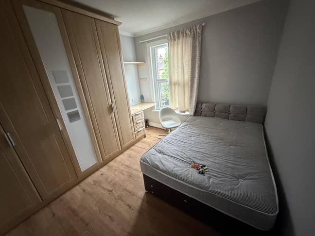 Rooms available in seven kings Main Photo