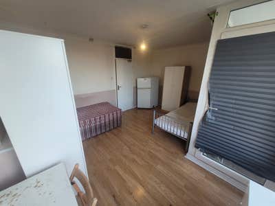  Large Double Bedroom Located in Mile End E3 Main Photo