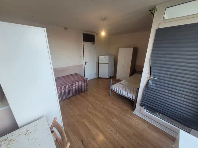  Large Double Bedroom Located in Mile End E3 Main Photo