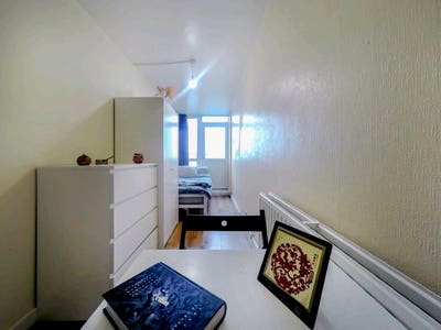 Hackney!Single with Balcony! Available Immediately Main Photo