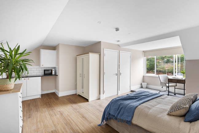 ✨ Professional All-En-Suite HMO in Torquay – Walki Main Photo