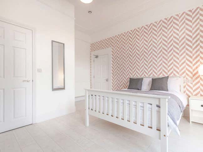 Bright Ensuite Double Room - Lipson Main Photo
