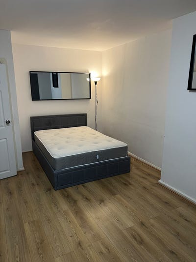 Spacious Double Room Available – Croydon, CR0 3JU Main Photo