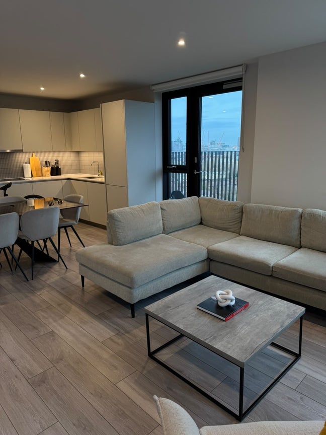 En-suite, Shard Views & Gym | Elephant & Castle Main Photo