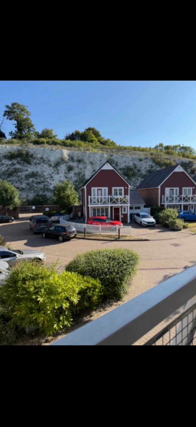 3 Double Rooms Available in a Lovely Home in Kent Main Photo