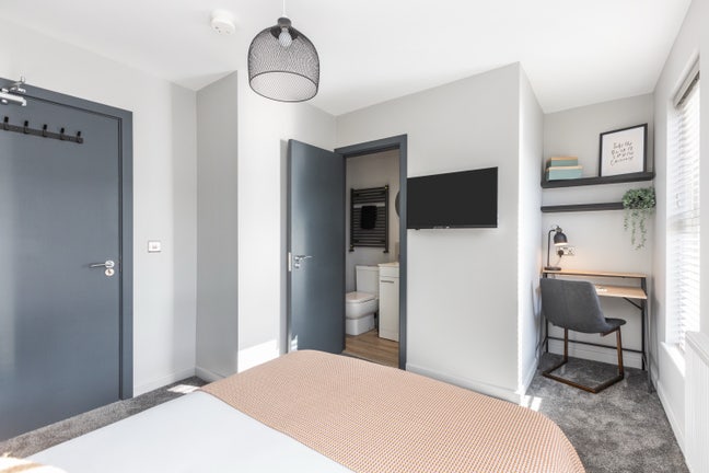 Modern spaciousBedroom  close to the City Cent Main Photo