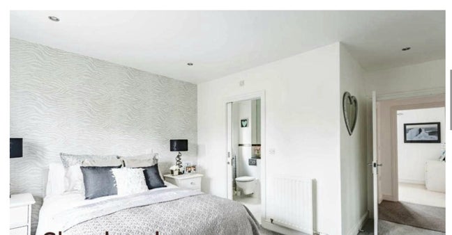 Large double room with en suite Main Photo