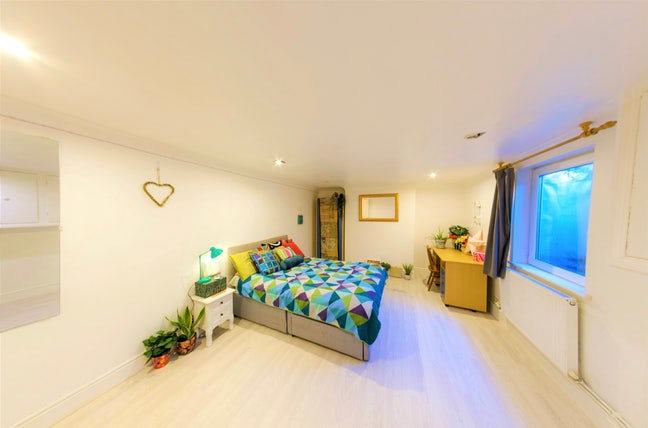 Student Room for rent in Cheltenham at &pound;595/month Main Photo