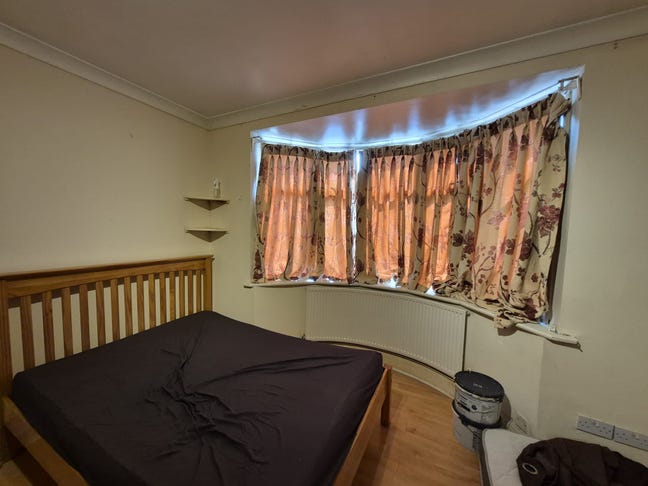 Spacious double room available in Feltham, TW13 Main Photo