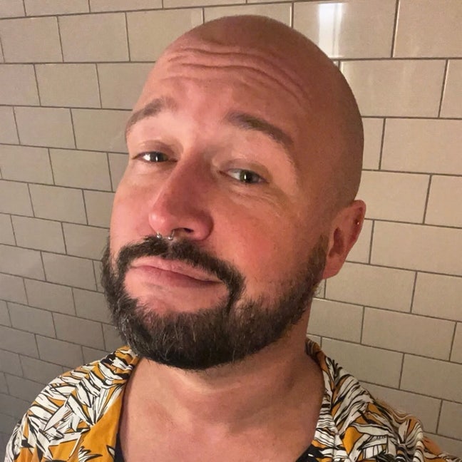 Professional gay Male seeking double room Main Photo