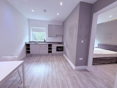 1 Bed Modern Flat - NW9  Main Photo
