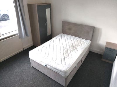 LARGE Double Room with Sink Available November 🏠 Main Photo