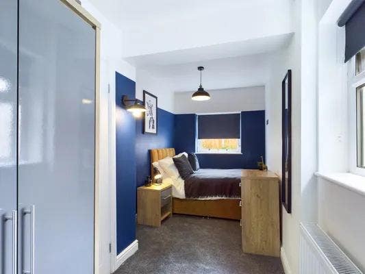 1 Double En Suite  Room Available in L9! Main Photo