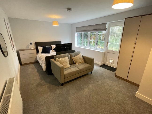 Large Professional HMO Main Photo