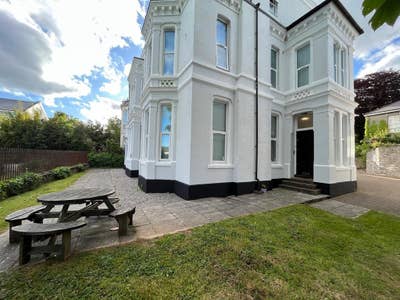 Grove En-Suite Rooms / Parking / For Professionals Main Photo