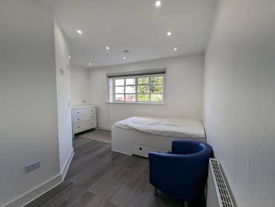 Lovely Room with Private Bathroom in Shared Flat Main Photo