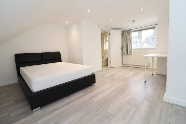 En-Suite & Double Rooms Available North Greenwich  Main Photo
