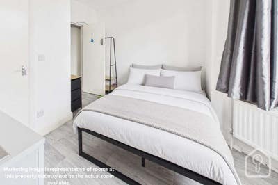 Ensuite Rooms Available – Scarborough Coastal Town Main Photo