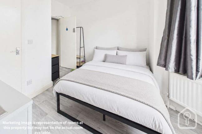 Ensuite Rooms Available – Scarborough Coastal Town Main Photo