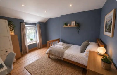 Spacious double bedroom  Main Photo