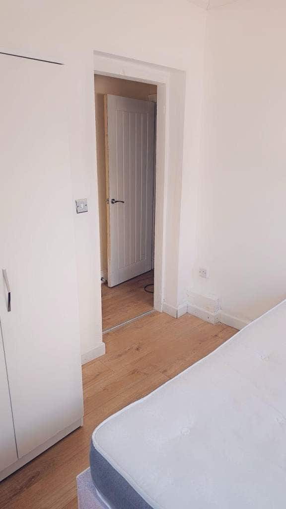 🏡 Private Ensuite Room | All Bills Included | CR0 Main Photo
