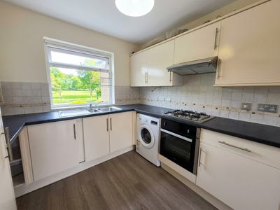 2 bedroom, 2 bathroom flat in IG11 Main Photo