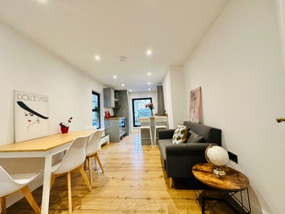🚨Stop Scrolling! – E1 Terrace & 2 Bathrooms 🚨 Main Photo