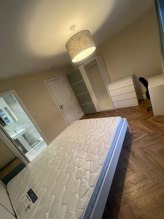 Double Room with Private Bathroom - Greenwhich Main Photo