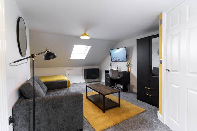 A Beautiful Ensuite Room close to Town Centre Main Photo