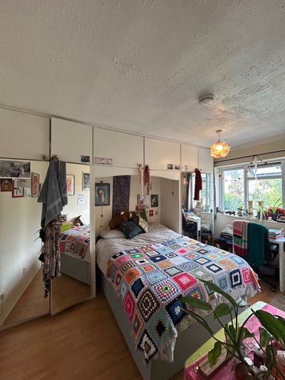 SUBLET:Bright double room in lovely harringay home Main Photo
