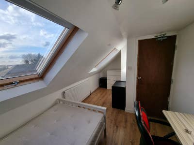 Cheap single & loft-style double room Main Photo