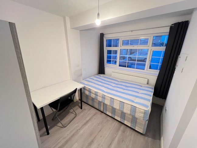 ✨🛏️ 2X Rooms Available to Let in - Uxbridge  Main Photo