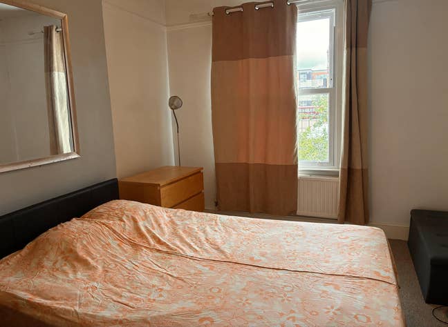 Spacious Double Bedroom Main Photo