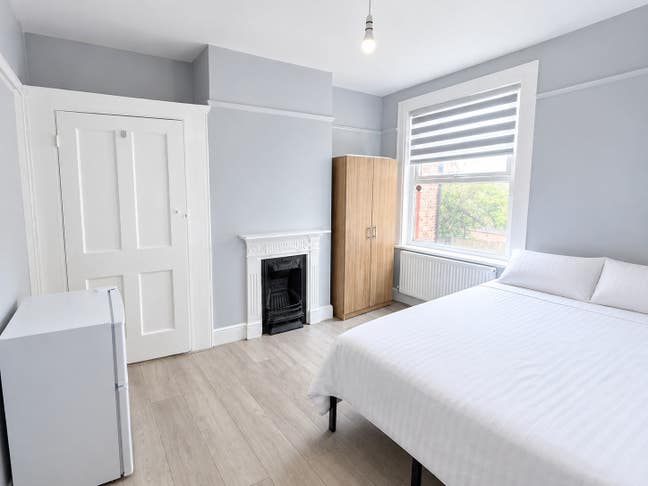 Tottenham  Double Room | 1 Person | &pound;0 Deposit Main Photo