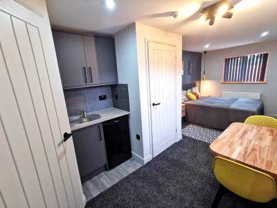 ** NEW Luxury Studio En Suites - No Bills To Pay! Main Photo