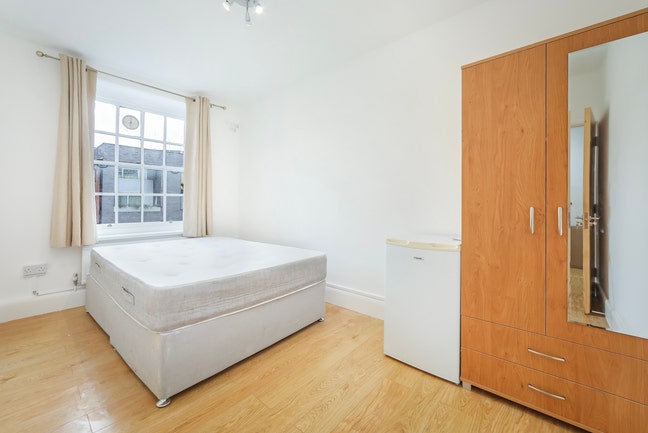 Double room available Near Edgware Road Main Photo