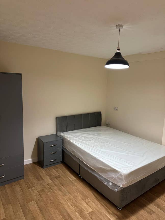 Large Double Rooms To Let - Hemsworth Main Photo