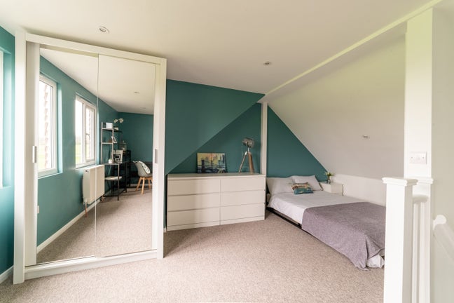 Fabulous Ensuite Rooms in Warners End Main Photo