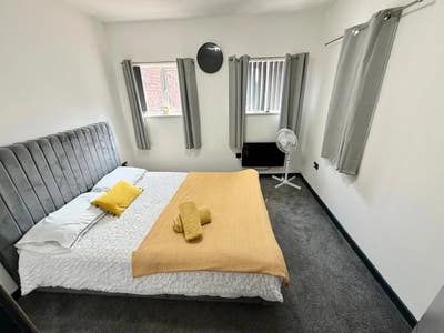Bedroom flat with one professional Main Photo