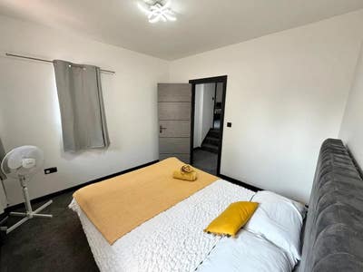 Bedroom flat with one professional Main Photo