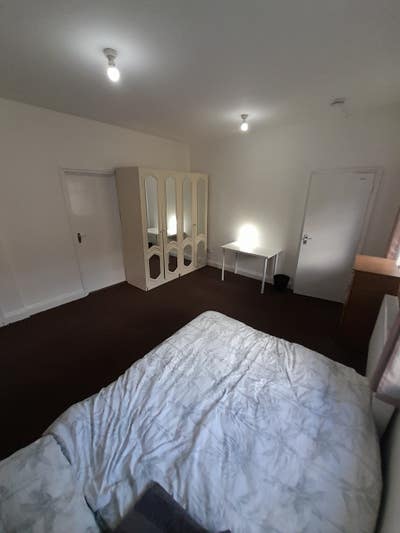 King Size room with Bills &pound;850 Main Photo