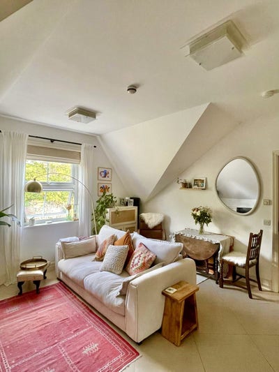 One-bed flat for partial rent (Wednesday-Monday) Main Photo