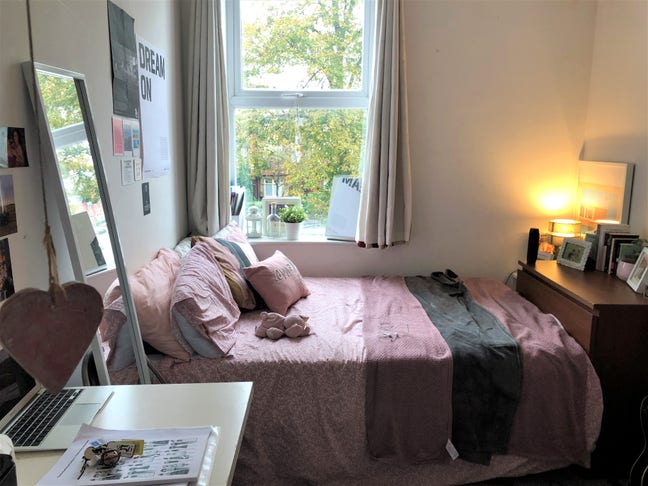 Large bedroom in newly renovated house-share  Main Photo