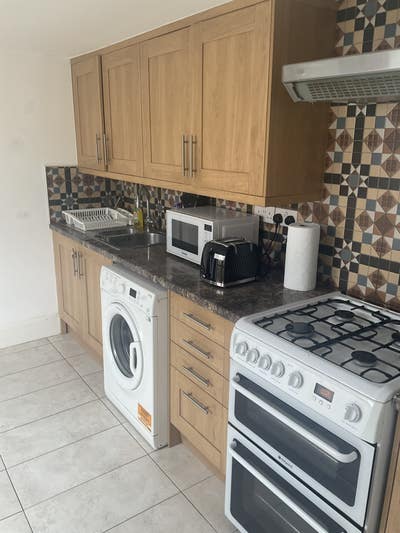 Double rooms to rent in garden flat EN3 Main Photo